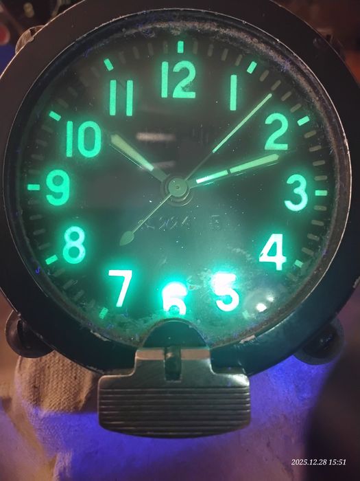 Zegar wojskowy czołgowy 127-CzS  PRL ZSRR Do naprawy. ZAPLOMBOWANY
