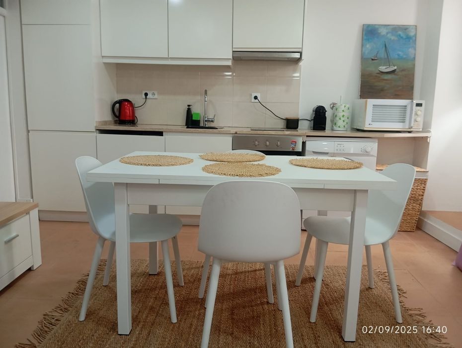 T1  Sesimbra  perto praia