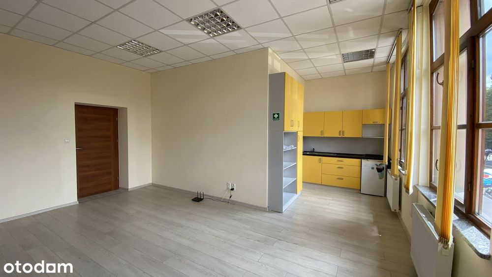 Biuro 28m2   Parking  Klimatyzacja
