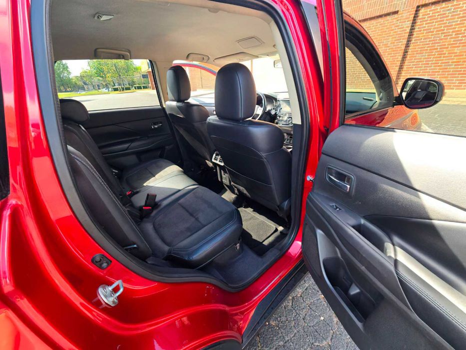 Mitsubishi Outlander SE      2019