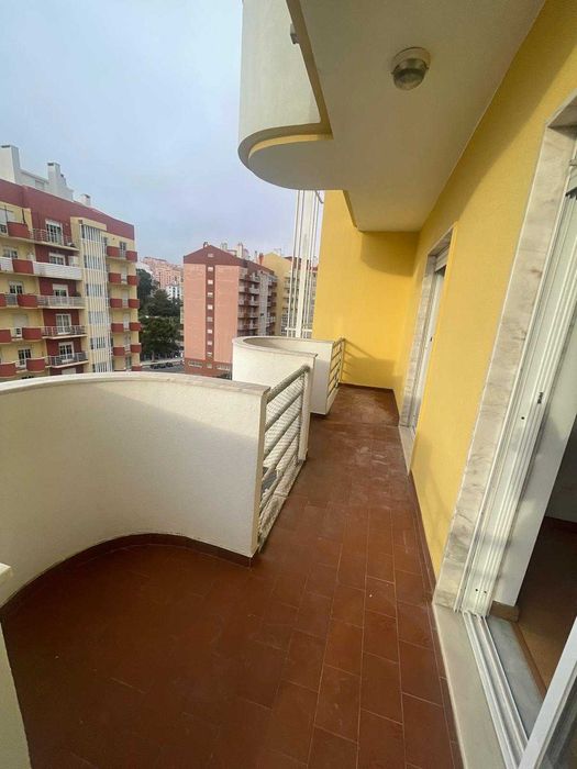Apartamento T2 em Rio de Mouro, perto da estação de comboios de Rio Mouro