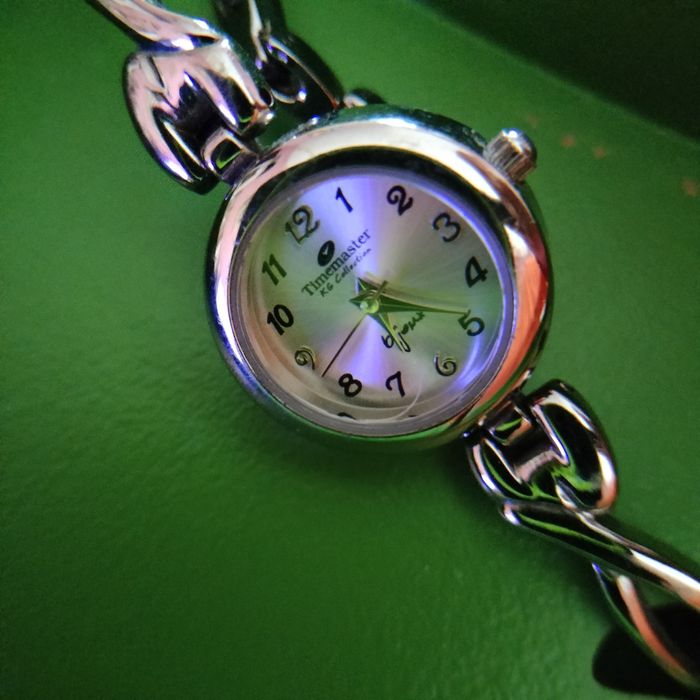 Zegarek Damski na bransolecie w kolorze srebrnym z wyraźnymi cyframi Timemaster