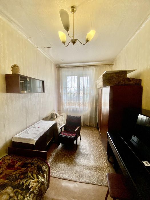 Продам 3 кімнатну сталінку в центрі Кам'янського.