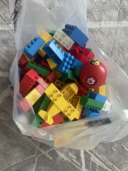 Конструктор лего великі кубики