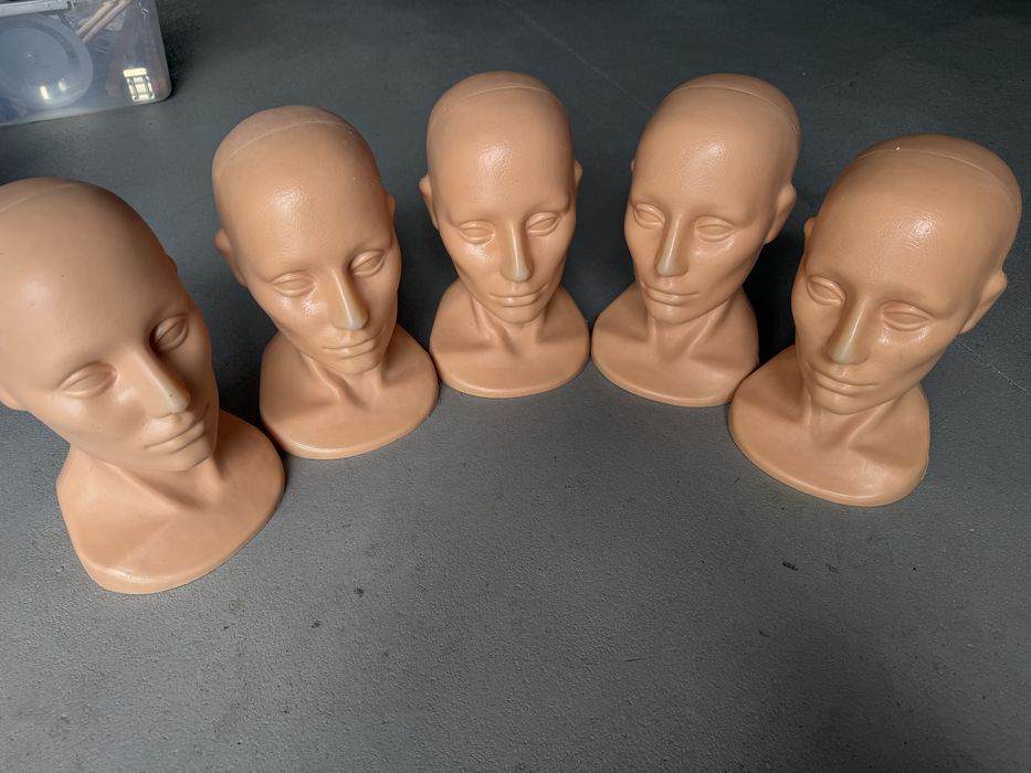 Ekspozytory plastikowe glowa 5sztuk