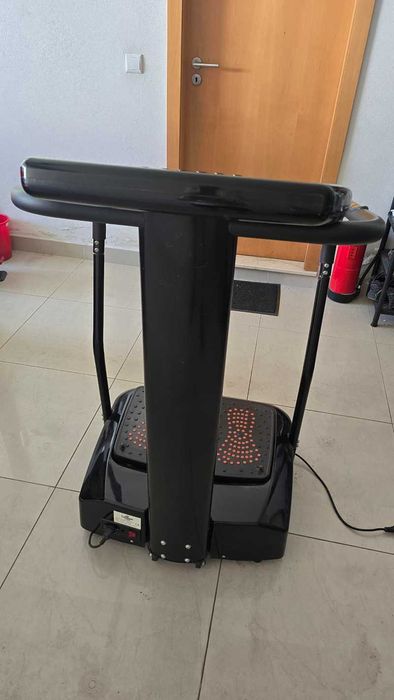 Plataforma vibratória, especificamente o modelo LuftHous Power Massage Professional Plus 1000W.