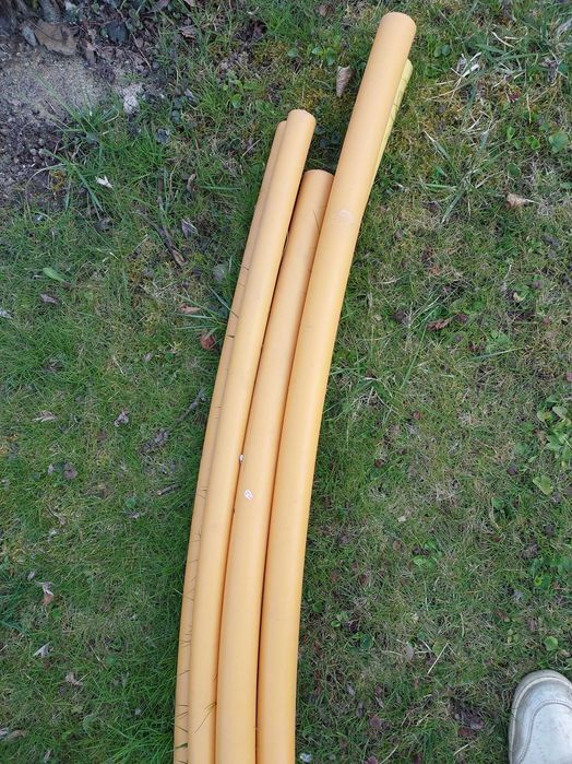 Rury plastikowe pod folię na sadzonki