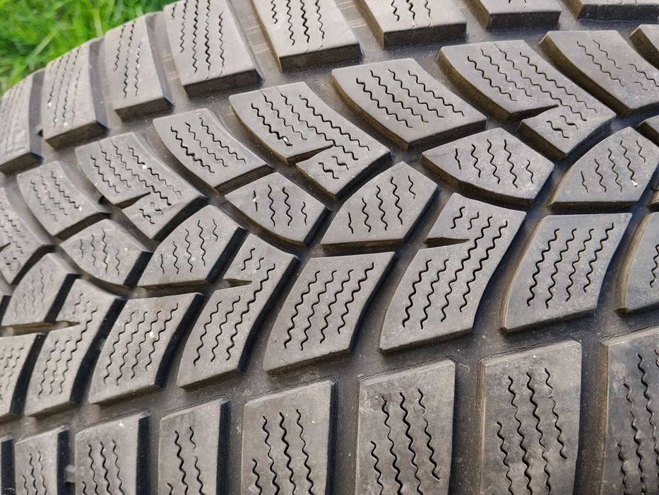 Pneus 215/65-R16 Goodyear . (55€/par)
