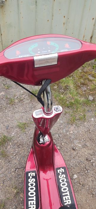 Самокат - Електроскутер  Чехія  новий акумулятор 12 а/год літій