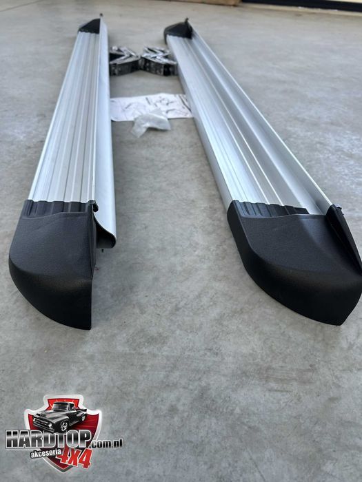 Progi Stopnie Boczne do wsiadania Aluminiowe Toyota Hilux 2015 - 2025+