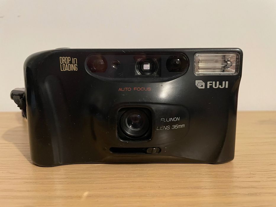 Aparat analogowy Fuji Drop in Loading – Fujinon 35mm, autofocus