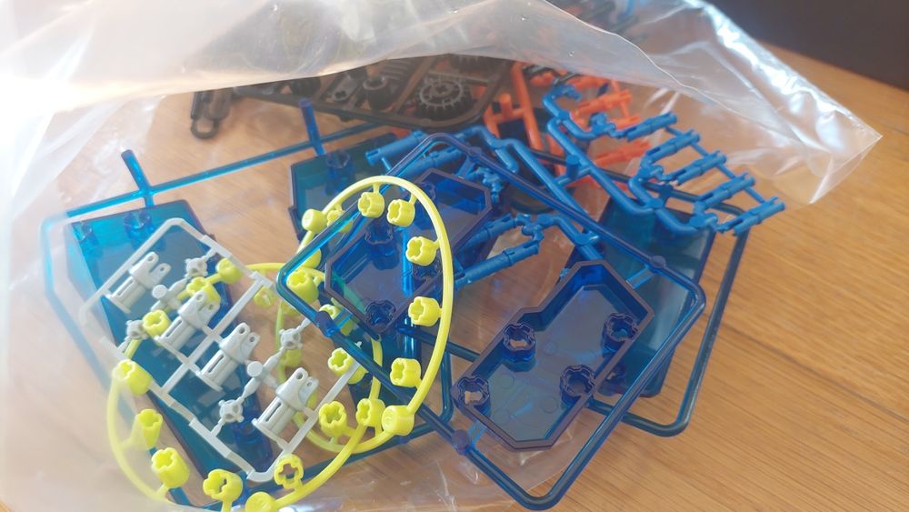 Laboratório de Mecânica Aviões e Helicópteros - Clementoni (8+)