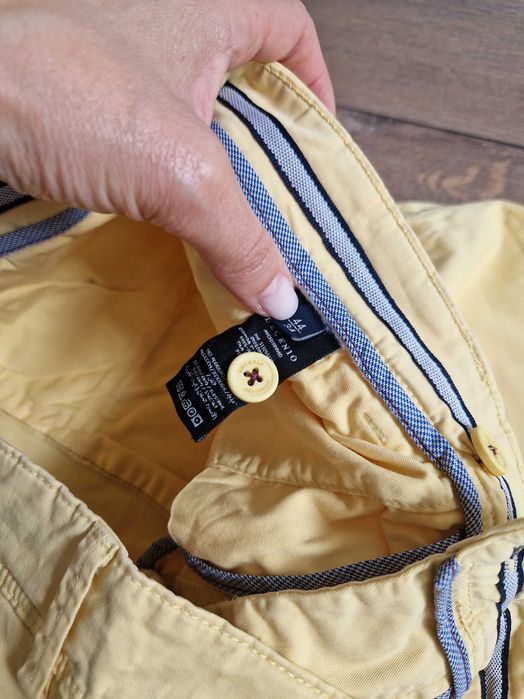 Calcas chinos amarelas decenio 44