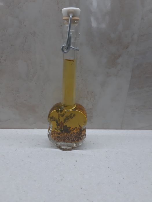 Декоративная бутылочка с маслом