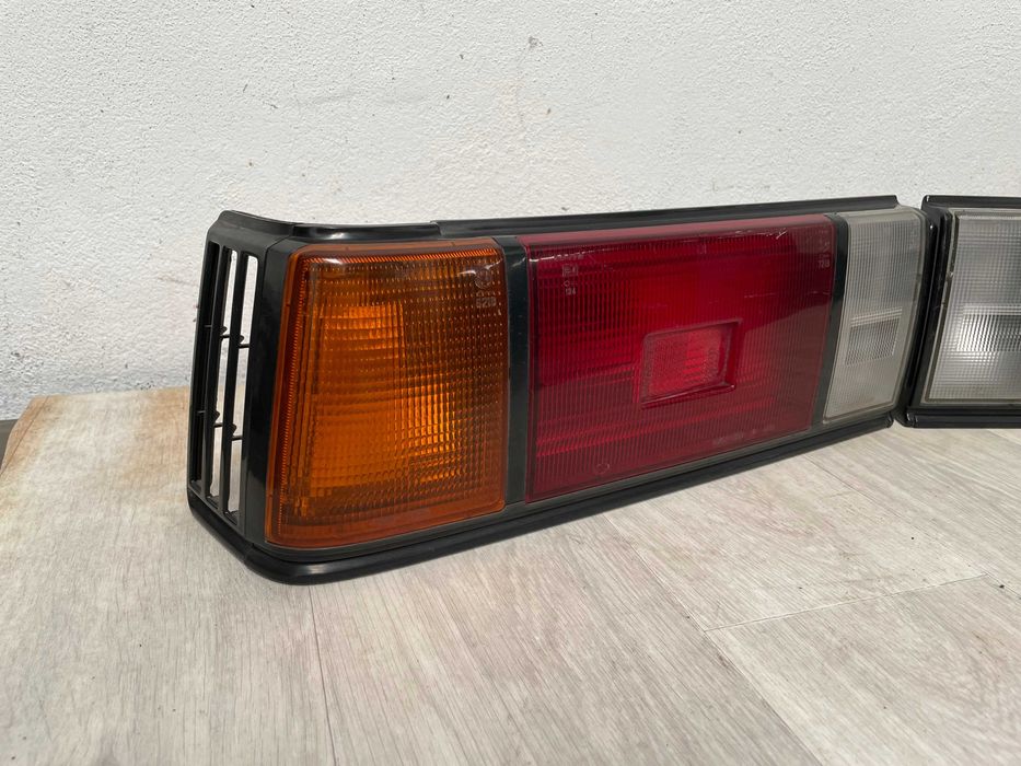 Farolins Traseiros Nissan Sunny (B11)