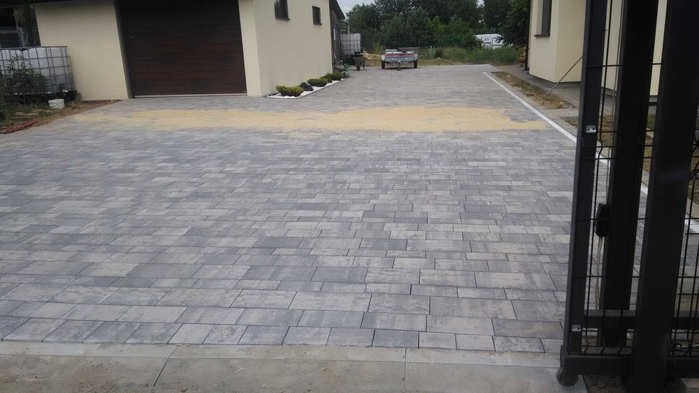 Układanie kostki brukowej , brukarstwo , minikoparka , prace ziemne