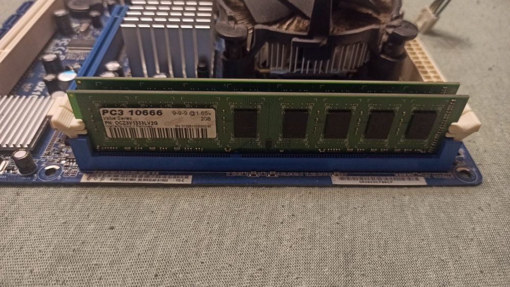 Nagrywarka, dyski, RAM, zasilacz, płyta główna