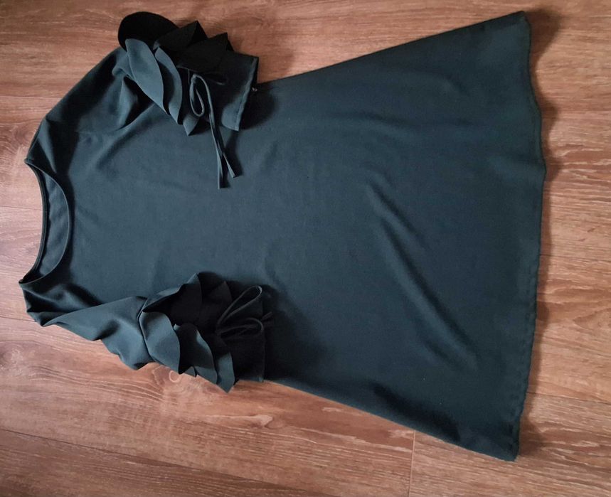 Włoska sukienka w kolorze butelkowej zieleni