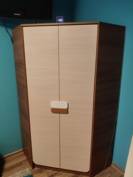 Duża narożna szafa