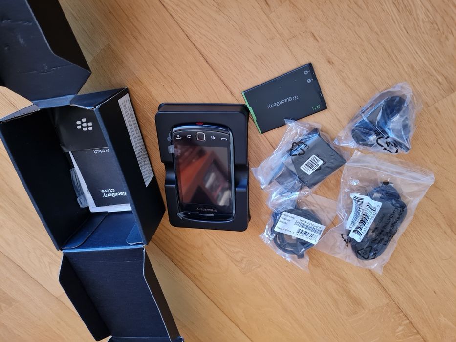 Blackberry Curve 9380, piano black, novo