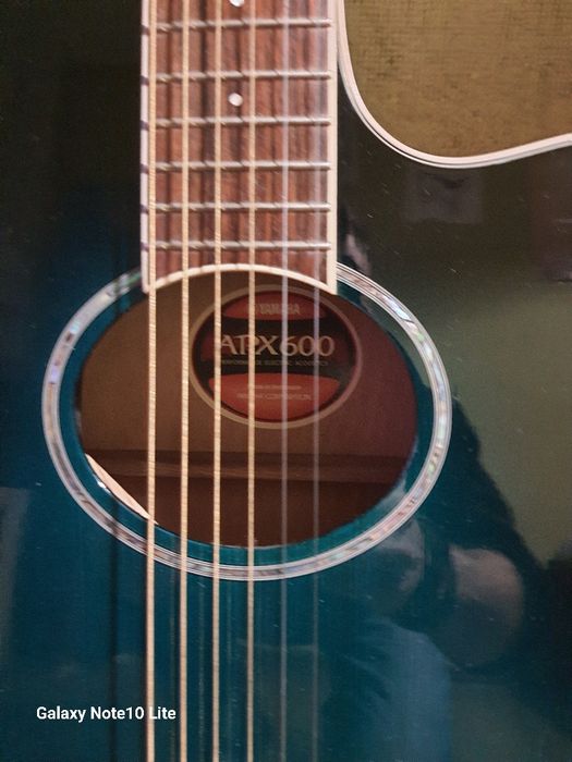 Sprzedam gitarę elektroakustyczną