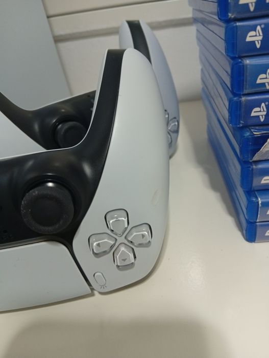 PlayStation 5 + 2 comandos