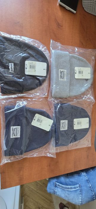 Zimowe czapki Levi's