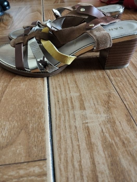 Sapatos altos tons elegantes