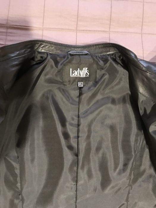 Продам женскую  кожаную куртку