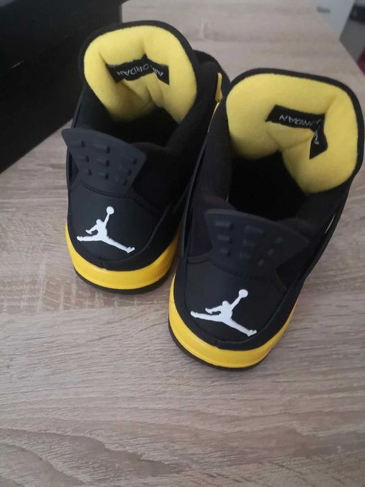 Jordan 4 Retro Thunder r.44