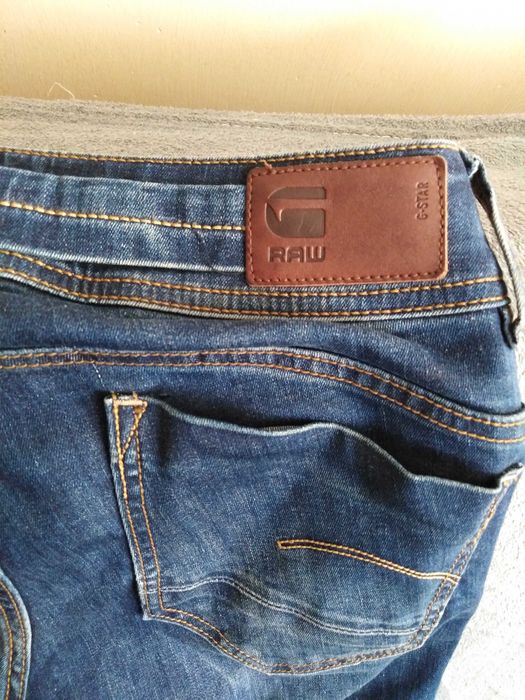 G-STAR RAW. Markowe spodnie jeansowe.