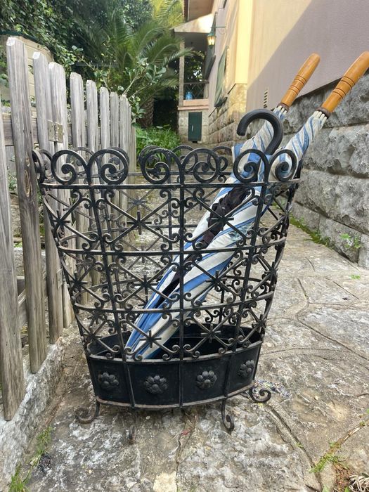 Suporte guarda chuvas em ferro fundido