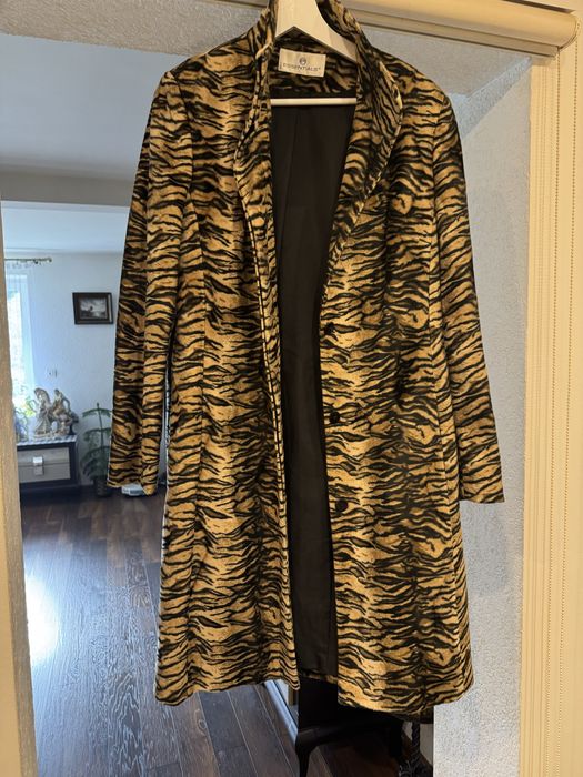 Sprzedam piekny plaszczyk damski jak nowy.