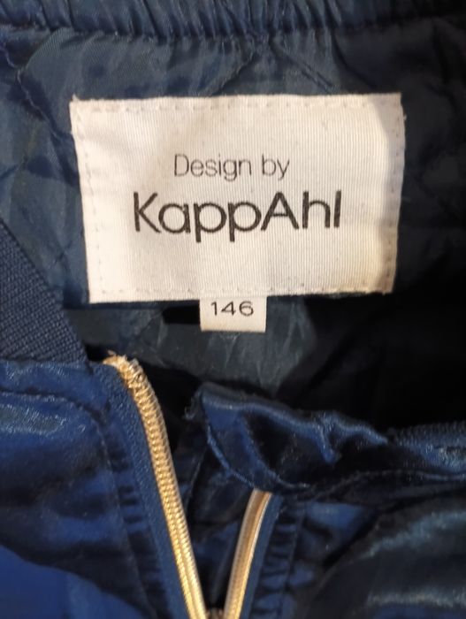 Kurtka 146 granatowo biała aplikacją Kappahi stan bdb
