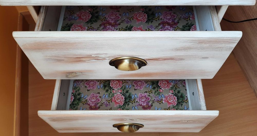 Mesas de cabeceira em madeira