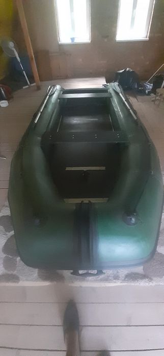 Лодка с моторм в отличром состоянии