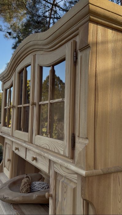 Kredens z drewna sosnowego, stan surowy