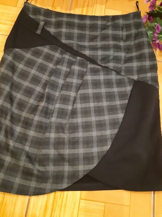 Стильна, нова спідничка в клітиночку