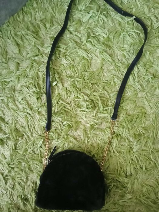 Mała torebka futrzak C&A