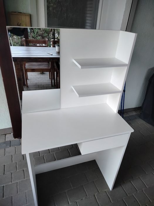 Toaletka biała z lustrem