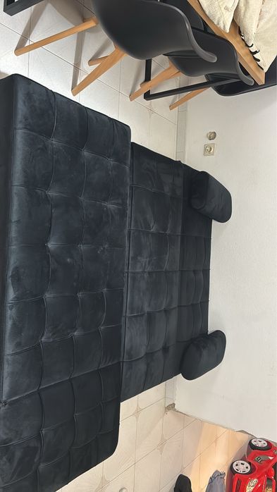 Sofa praticamente novo tem um nes de uso
