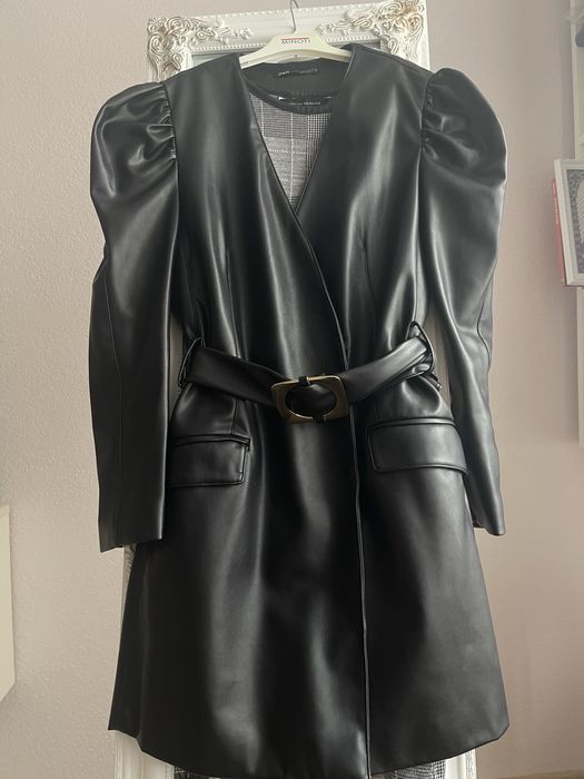 Платье из экокожи Zara, размер М.