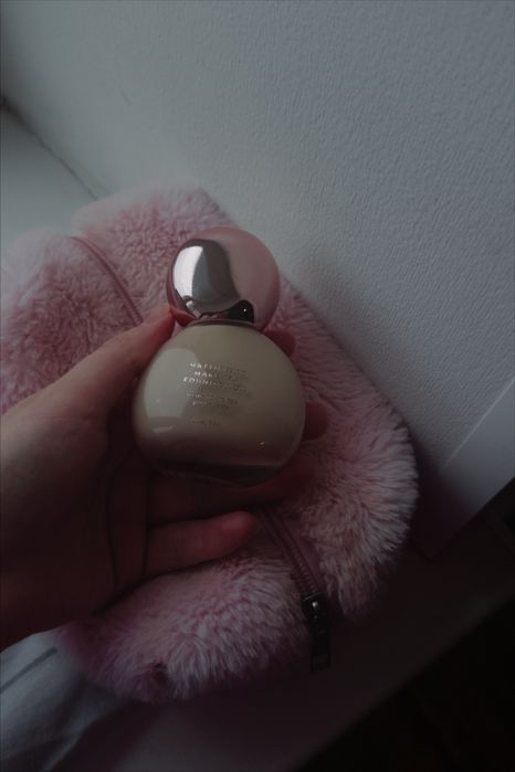 Тональная основа с матирующим эффектом VELVET BOGENIA