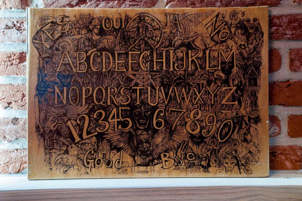 Ręcznie Robiona Tablica Ouija Drewniana Gotycka – Wyjątkowe Rękodzieło