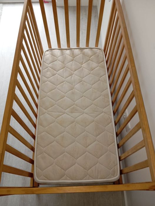 Cama de bebê como nova