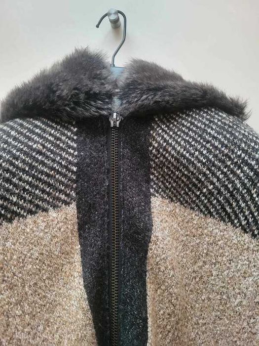 Capa Bege e Cinza Rato com Carapuço Pêlo - ZARA