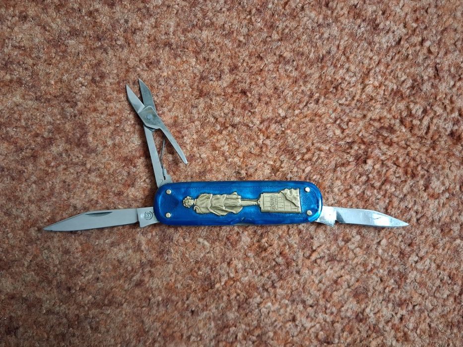 Wielofunkcyjny nóż kieszonkowy / scyzoryk