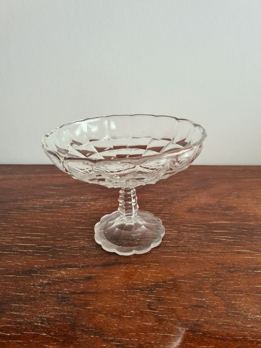 Taça com pé em cristal