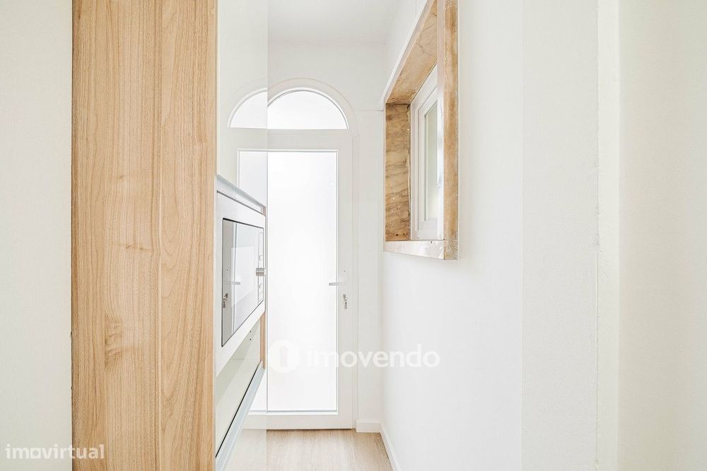 Apartamento T1 remodelado e com cozinha equipada, em Entrecampos