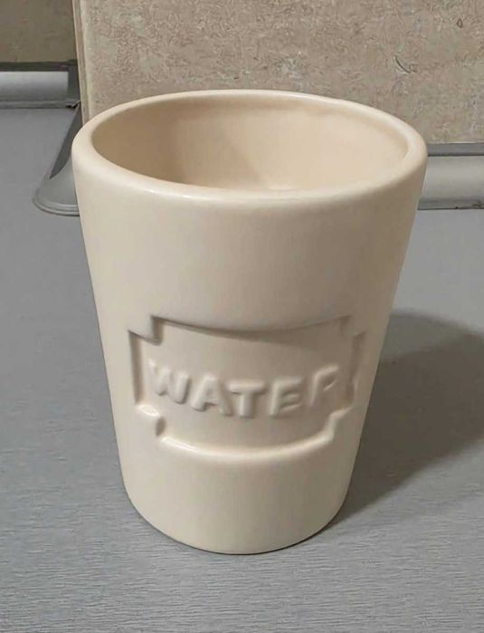 Copo “Water” em cerâmica minimalista